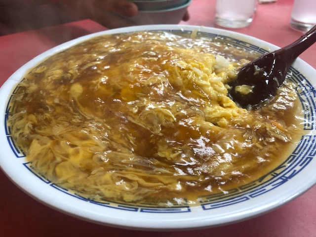 深夜に大行列！「マルシン飯店」（京都・東山）で天津飯と餃子を堪能する