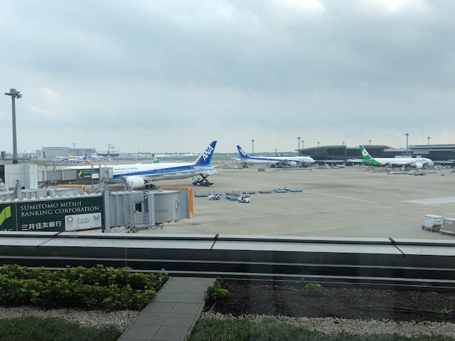 成田空港（国際線）ANAビジネスラウンジの食事やサービスをご紹介