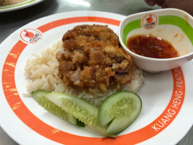 タイ（バンコク）で緑のカオマンガイ「クワンヘン」も食べてみた