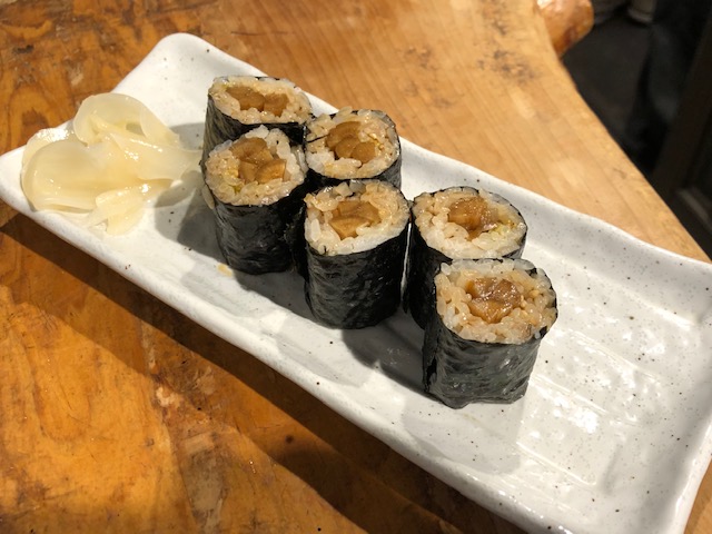 本格江戸前鮨が立喰いスタイルで楽しめる！「にぎにぎー中野本館」