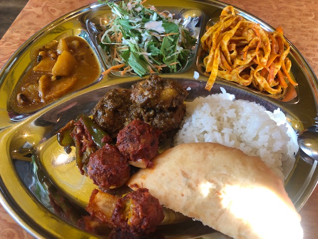 ランチのクオリティが高い！「クンビラ」（恵比寿）でネパール料理を堪能する