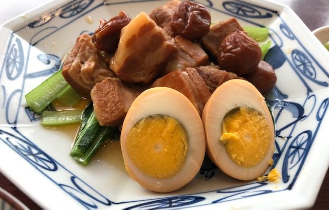 「中華風家庭料理 ふーみん」（表参道）で豚肉の梅干し煮定食を食べる
